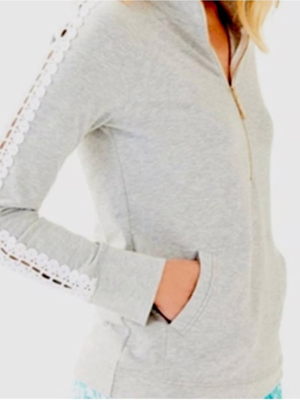 Lilly Pulitzer Skipper Popover Sweatshirt Medium Peak A Boo Lace Gray Half-zip